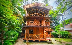 Don Jon'S Surf And Yoga Lodge